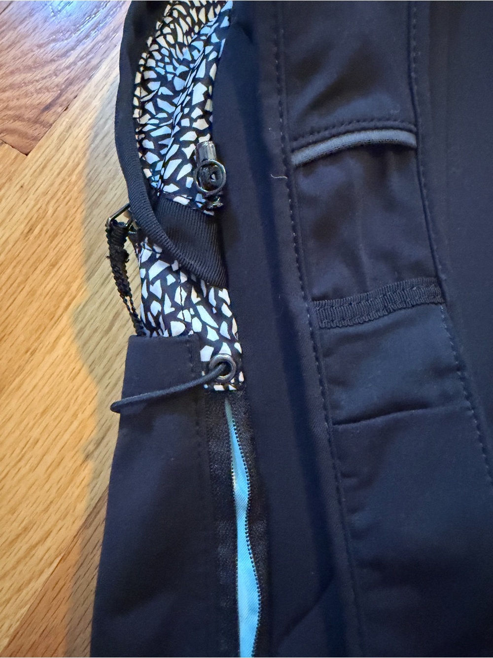 Lululemon Black & White Patterned Drawstring Backpack - Picture 7 of 7
